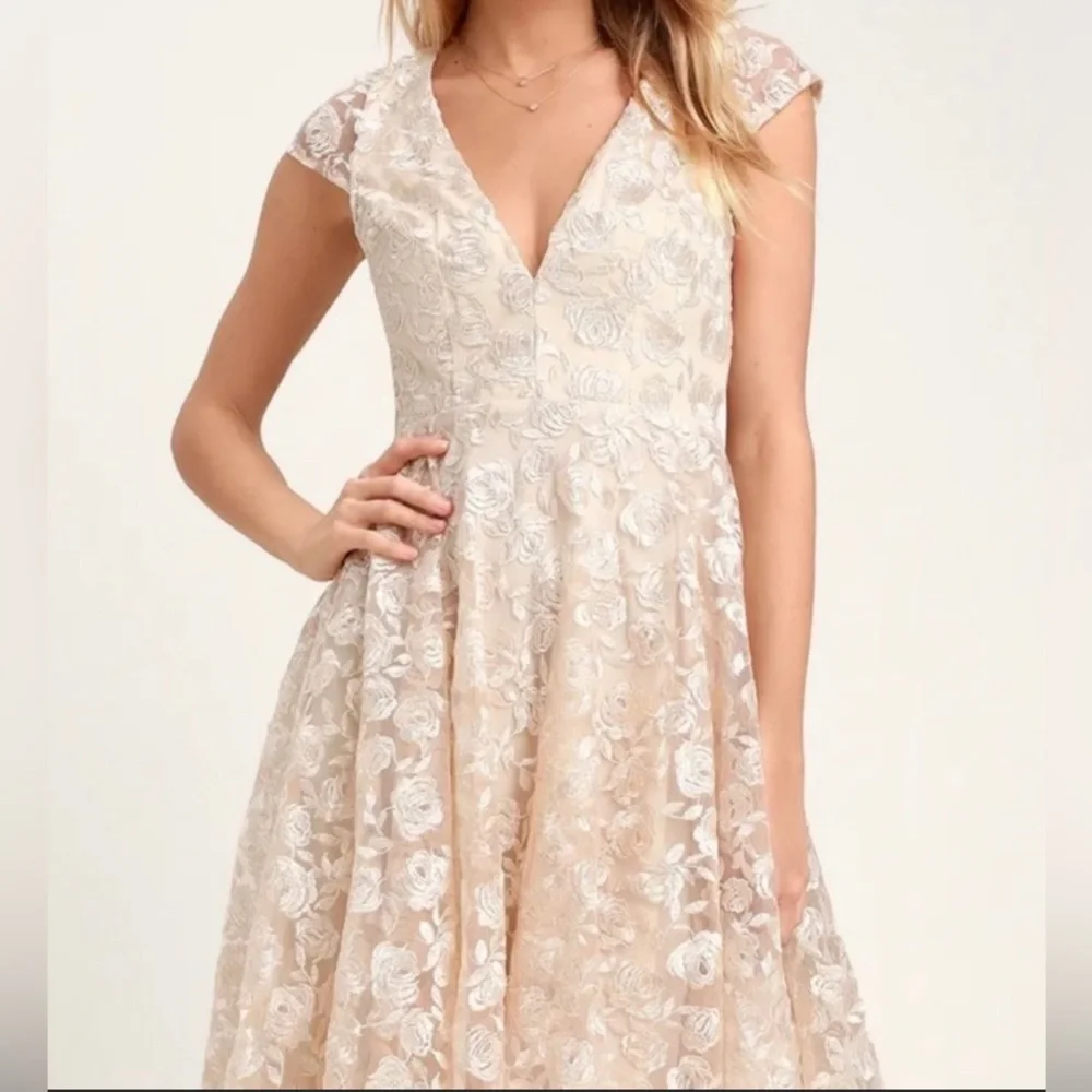New Lulu's Jacqueline Champagne Floral Embroidered Backless Midi Dress Size S